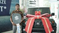 Suzuki Indonesia Serahkan Satu Unit Jimny AT pada Pemenang Program Triple Surprise