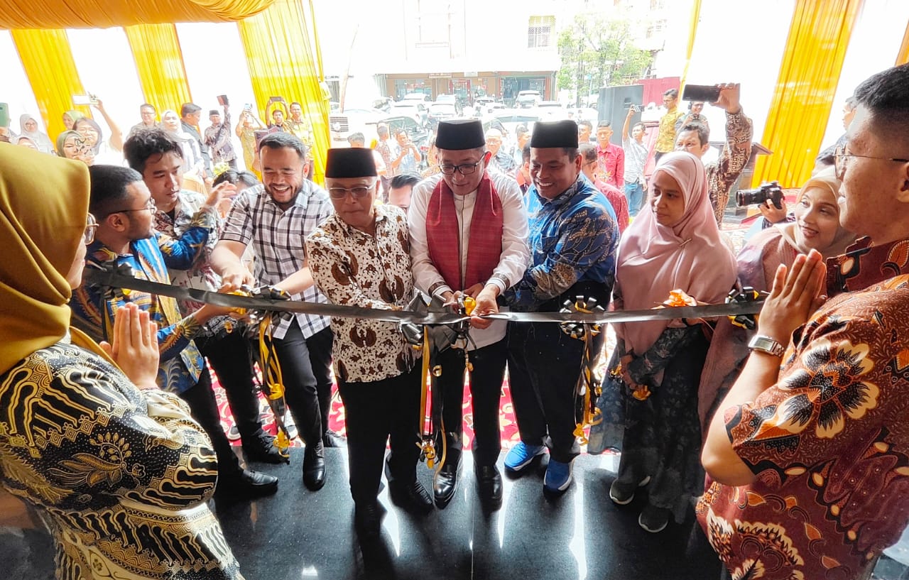 Peresmian Toko Mas Murni di Jalan Permindo Padang. Foto : Harian Singgalang