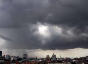 Padang Diguyur Hujan Deras, Warga Diminta Lebih Waspada