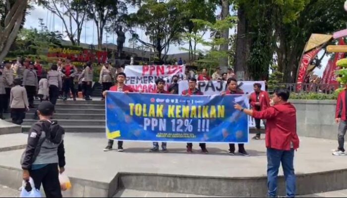 Aksi Damai di Monumen Bung Hatta, Mahasiswa UMSB Tolak Kenaikan PPN 12%