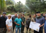Gubernur Sumbar Serahkan Sapi Kurban untuk Masyarakat Nagari Tanjung Balik Sumiso dan Garabak Data