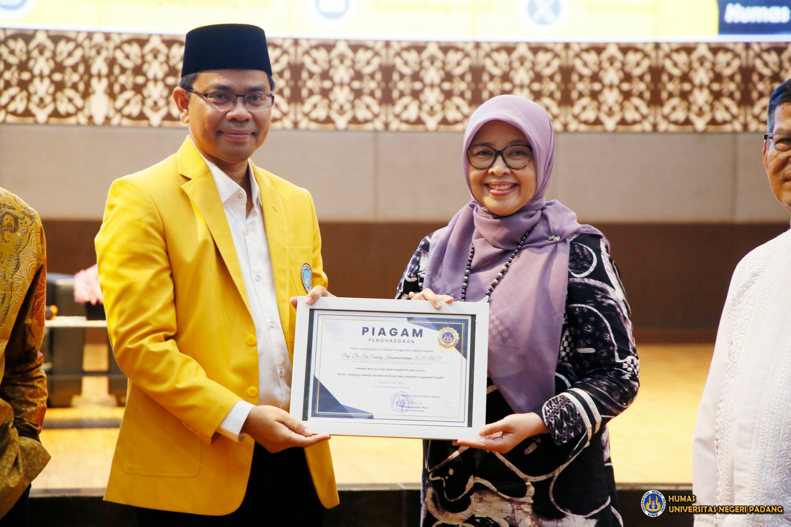 kuliah-umum-di-unp,-kemendikti-bahas-jenjang-karir-dosen-dan-tendik