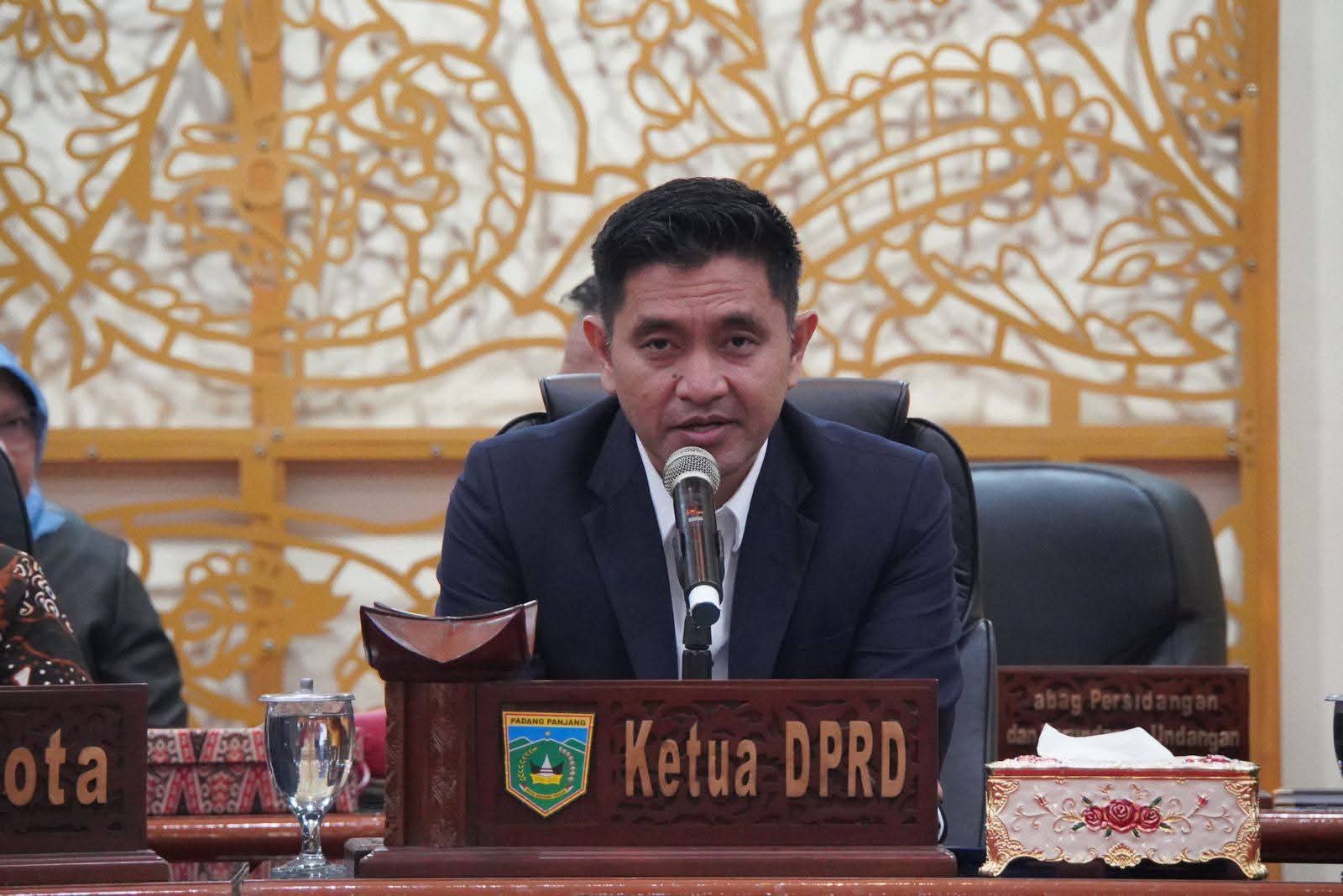 dprd-sahkan-perda-pertanggungjawaban-pelaksanaan-apbd-kota-padang-panjang-2024