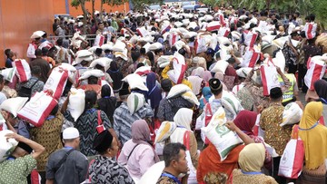 bansos-beras-10-kg-ke-18-juta-keluarga-miskin-cair-bulan-ini