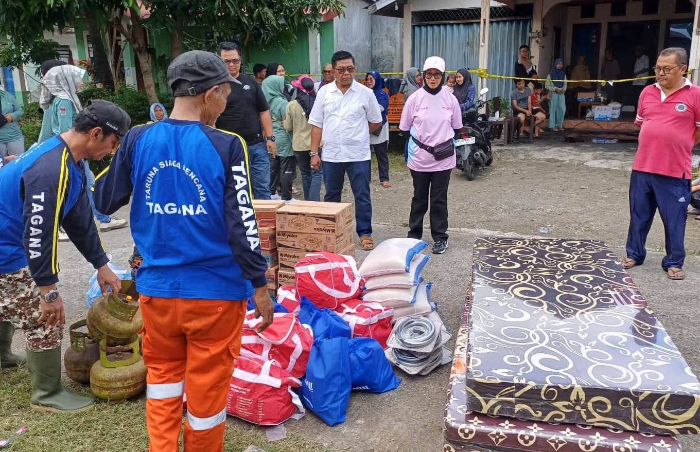 gerak-cepat-pemko-padang,-4-rumah-terbakar-tengah-malam,-paginya-bantuan-langsung-datang