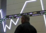 IHSG Menguat, Tiga Saham Cetak Kenaikan Signifikan