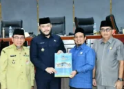DPRD Padang Sahkan RPJMD 2025-2029, Walikota Fokus Wujudkan Kota Pintar