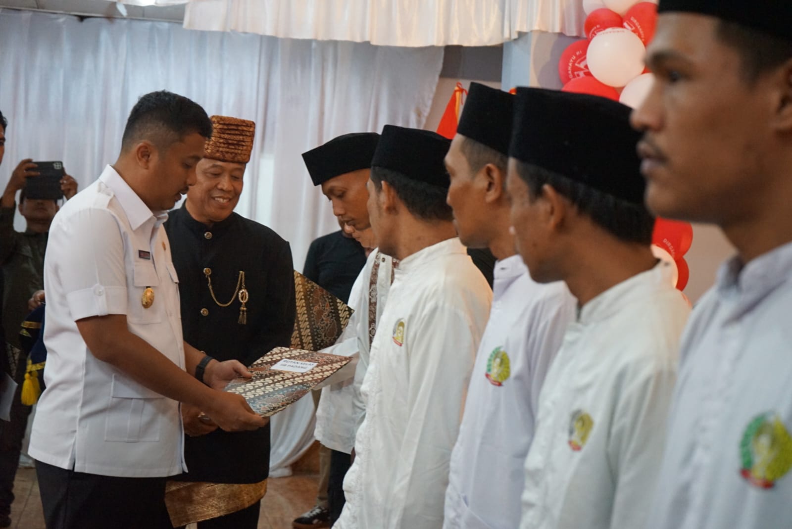 wagub-vasko-ruseimy-serahkan-remisi-pada-8.856-napi,-74-langsung-bebas