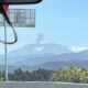 gunung-marapi-‘batuk’ lagi,-kepulan-abu-masih-terlihat-di-puncak 