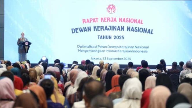 rakernas-dekranas-2025,-tri-tito-karnavian-tekankan-peran-strategis-kerajinan-nasional