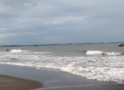 BPBD-SAR Sisir Pantai, Cari Remaja Terseret Ombak Pasbar