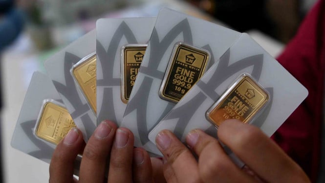 harga-emas-hari-ini-8-oktober-2025:-produk-antam-makin-mahal-tembus-rp-2,296-juta/gram,-global-cetak-sejarah