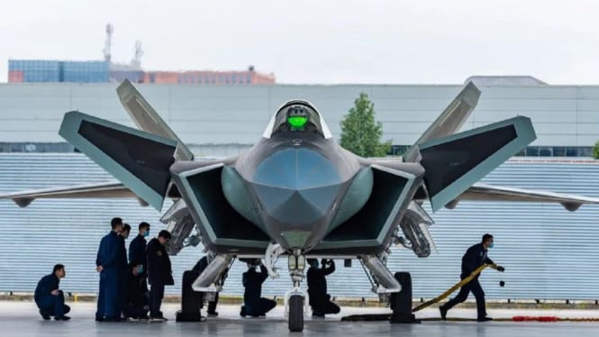 menhan-sjafrie-pastikan-jet-tempur-chengdu-j-10-segera-terbang,-menkeu-purbaya-akui-belum-tahu-detail-anggarannya