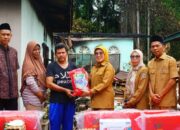 Wakil Bupati Dharmasraya Serahkan Bantuan Korban Kebakaran