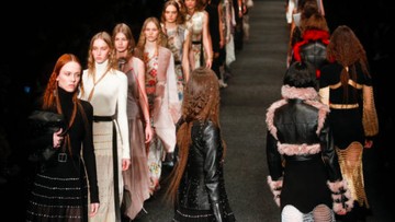 alexander-mcqueen-phk-20-persen-staf-di-kantor-pusat-london