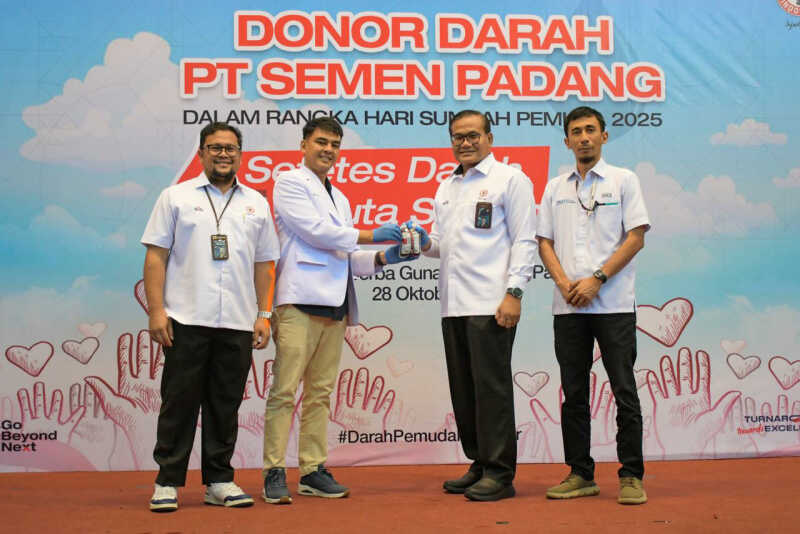 semangat-sumpah-pemuda,-345-kantong-darah-terkumpul-di-donor-darah-pt-semen-padang-“setetes-darah,-sejuta-semangat”