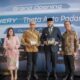 Wali Kota Padang dan perwakilan Chery menandatangani prasasti peresmian showroom Chery di Padang.