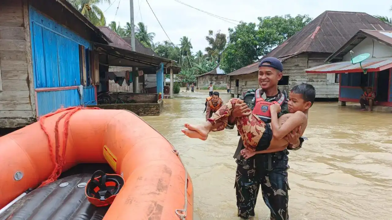 berkolaborasi-dengan-tim-daerah,-40-warga-berhasil-diselamatkan-babinpotmar-posal-air-bangis