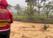 Semen Padang Selamatkan Warga dari Derasnya Batang Kuranji