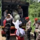 tim-tanggap-darurat-polres-50-kota-bantu-pelajar-berangkat-ke-sekolah