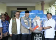 Mendagri Serahkan Bantuan, Ringankan Beban Korban Bencana Sumbar
