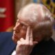trump-ancam-tarif-100%-ke-kanada-jika-berdagang-dengan-china