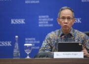 IHSG Melemah, Mahendra Siregar Tinggalkan Kursi Ketua OJK