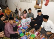 Gubernur Sumbar Bedah Rumah Warga Padang Saat Ramadan
