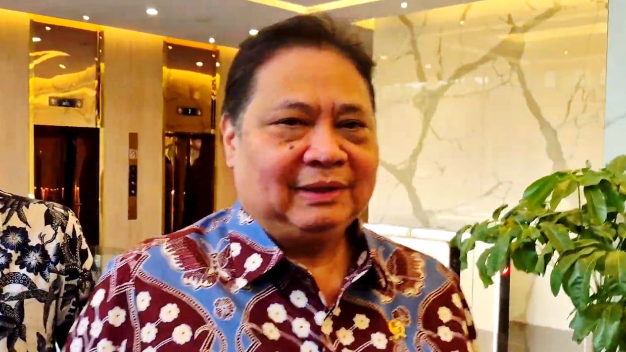 airlangga:-wfh-sehari-dalam-sepekan-hemat-seperlima-penggunaan-bbm-harian