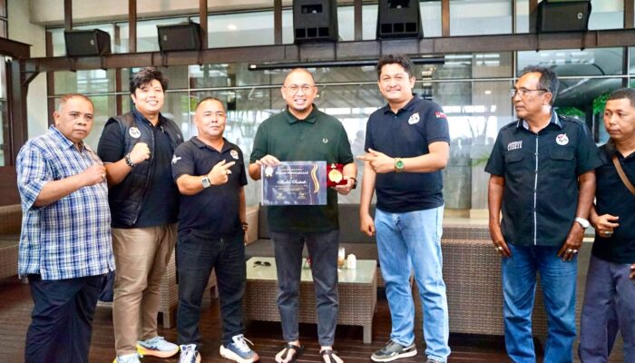 Terima Medal of Honor dari JPS, Andre Rosiade: Ekonomi Masyarakat Makin tertekan