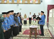 Sekdaprov Sumbar Lantik Delapan Pejabat Administrator
