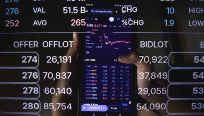 IHSG Berpotensi Koreksi, Simak Analisis Saham ARCI, MIDI, dan TINS