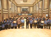 Mahyeldi Anugerahi 109 Guru dan Tenaga Pendidikan Sumbar