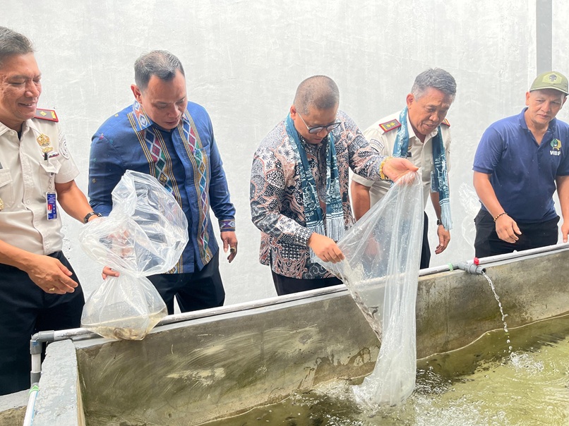 kakanwil-ditjenpas-sumbar-tebar-bibit-lele-dan-tinjau-rutan-padangpanjang