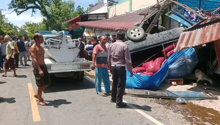 L-300 Tabrak Motor Tapan, Ibu-Anak Tewas