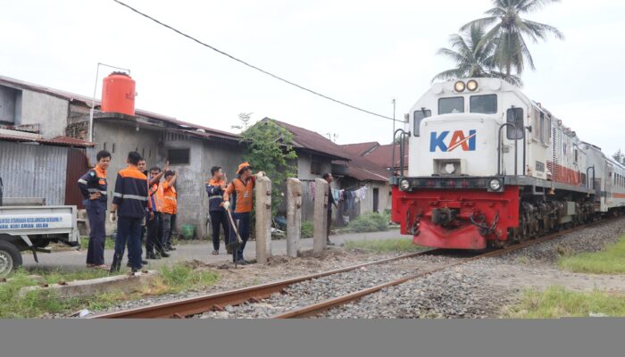 KAI Sumbar Tutup Perlintasan Liar di Padang Pariaman