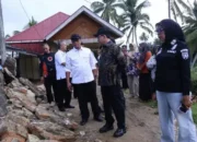 Zulmaeta Tinjau Titik Banjir dan Longsor Payakumbuh