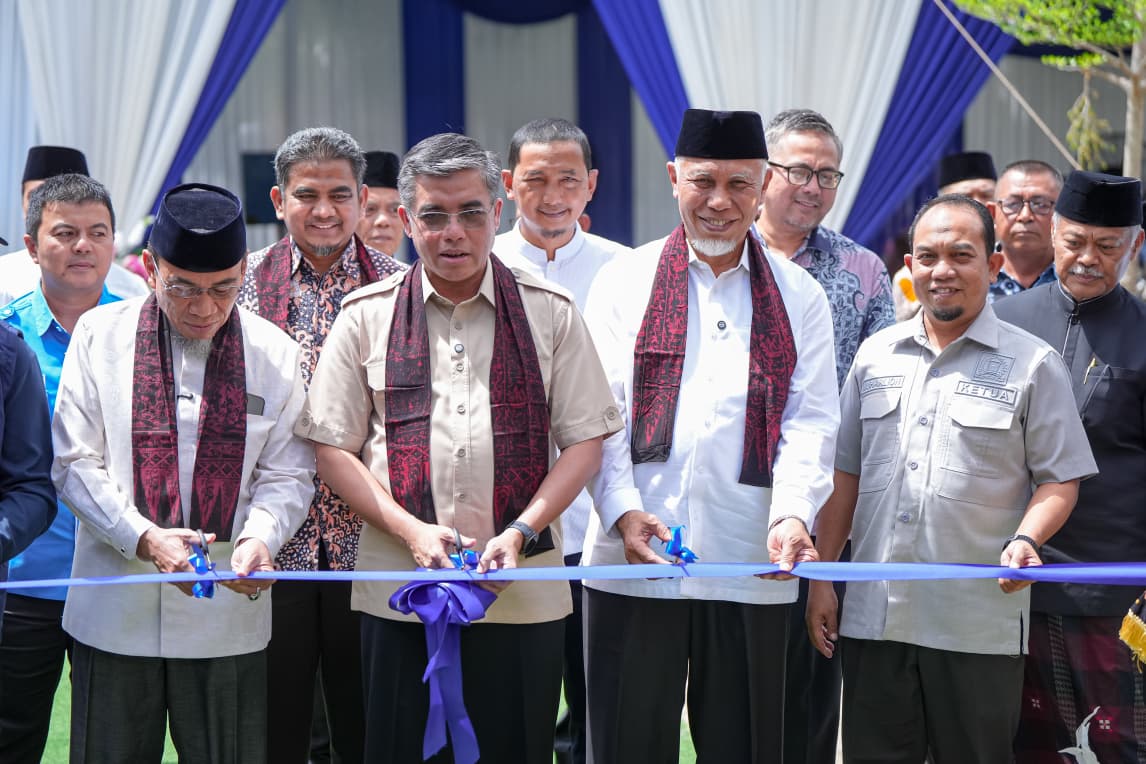gubernur-mahyeldi-dampingi-kunjungan-kerja-menaker-ri-di-kota-padang