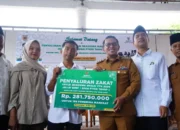 Baznas Tanah Datar Salurkan Beasiswa untuk 198 Mahasiswa