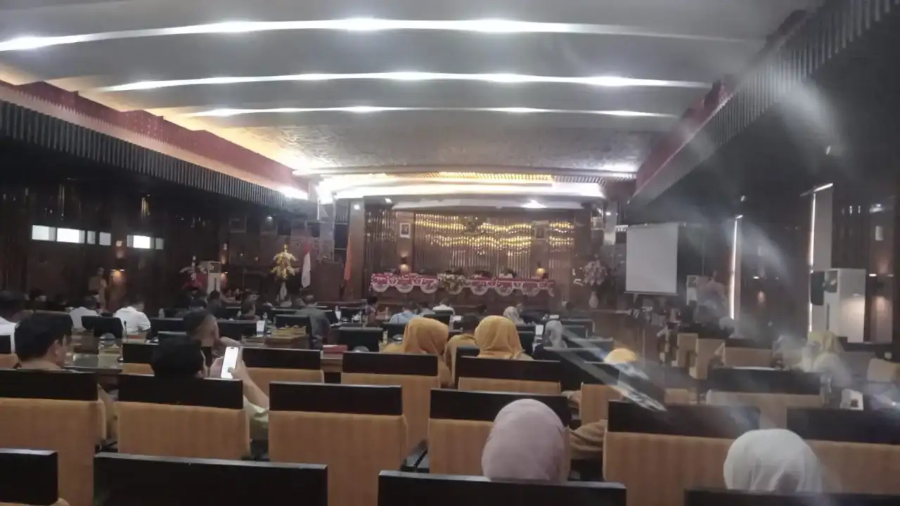 gelar-rdp-di-dprd-pessel,-ppni-minta-investor-bongkar-bangunan-berornamen-klenteng-di-pulau-cubadak