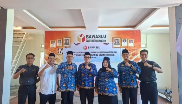Bawaslu Pesisir Selatan Lantik Tiga Staf Sekretariat PNS