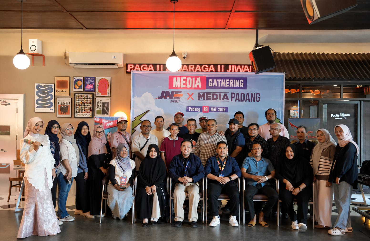 gelar-media-gathering,-jne-gandeng-pusat-oleh-oleh-ummi-aufa-hakim