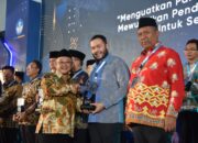 Pemkot Padang Raih Penghargaan Pengelolaan Data Pendidikan Terbaik Nasional