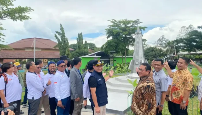 Pemkot Cilegon Percantik Kawasan Monumen SMSI di Alun-Alun