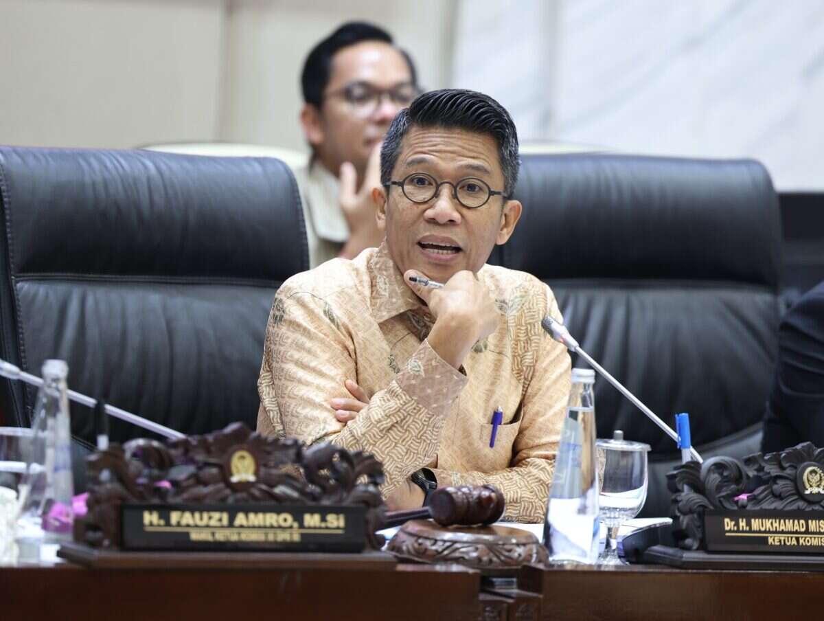 Ketua Komisi XI DPR RI Mukhamad Misbakhun, saat memimpin Rapat Dengar Pendapat (RDP) Komisi XI DPR RI terkait laporan kinerja SMV Kementerian Keuangan Tahun 2025 bersama LPEI di Kompleks Parlemen, Senayan, Jakarta, Senin (25/05/2026). Foto: Septamares/Karisma