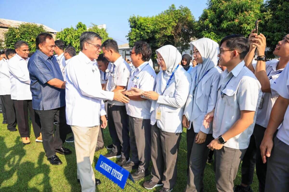 Menaker Yassierli saat menghadiri Apel Pegawai PT Panasonic Gobel Indonesia di Jakarta, Selasa (19/5/2026).