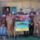 Penyerahan 1 Ekor Sapi Program Corporate Social Responsibility (CSR) Idul Adha 1447 Hijriah dari Telkomsel di Huntara Kecamatan Pauh, Kota Padang, Selasa (26/5/2026). Foto : Istimewa