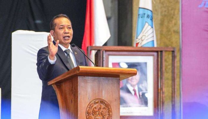 Universitas Trilogi Cetak Rekor Lulusan Terbanyak dalam Wisuda Ke-13