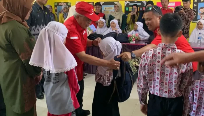 PMI Salurkan Perlengkapan Sekolah bagi Siswa Terdampak Bencana