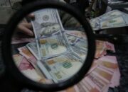 Ekonom Prediksi Rupiah Tembus Rp25 Ribu pada Tahun 2026